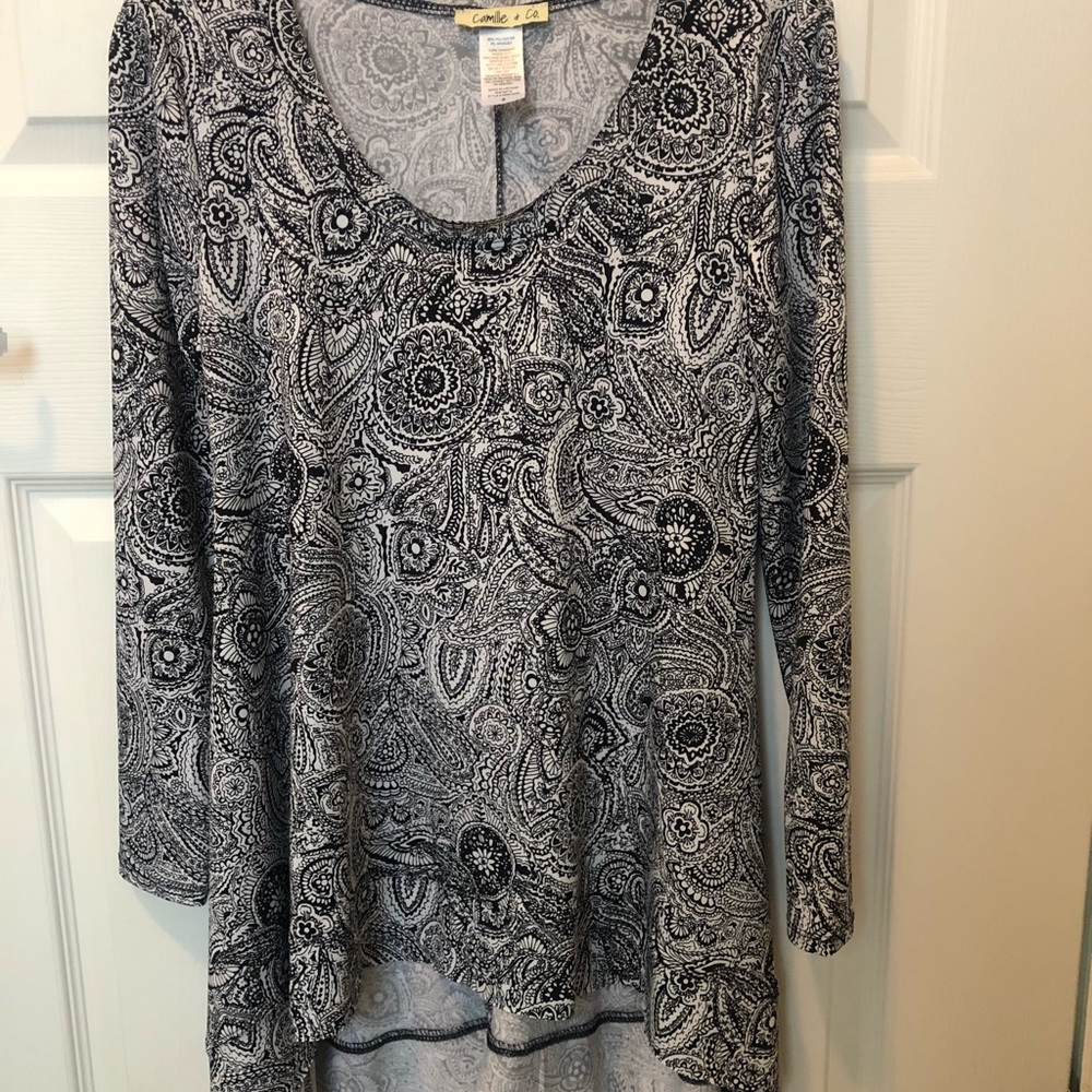 Cute black and white small top